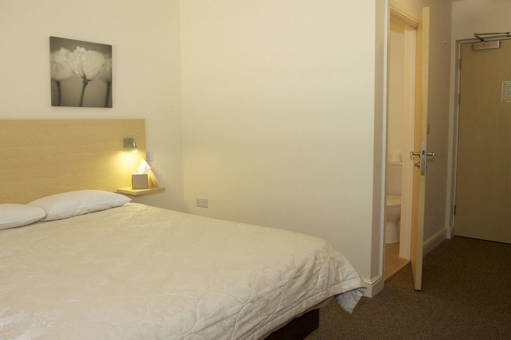 Elme Hall Hotel Уисбийч Екстериор снимка