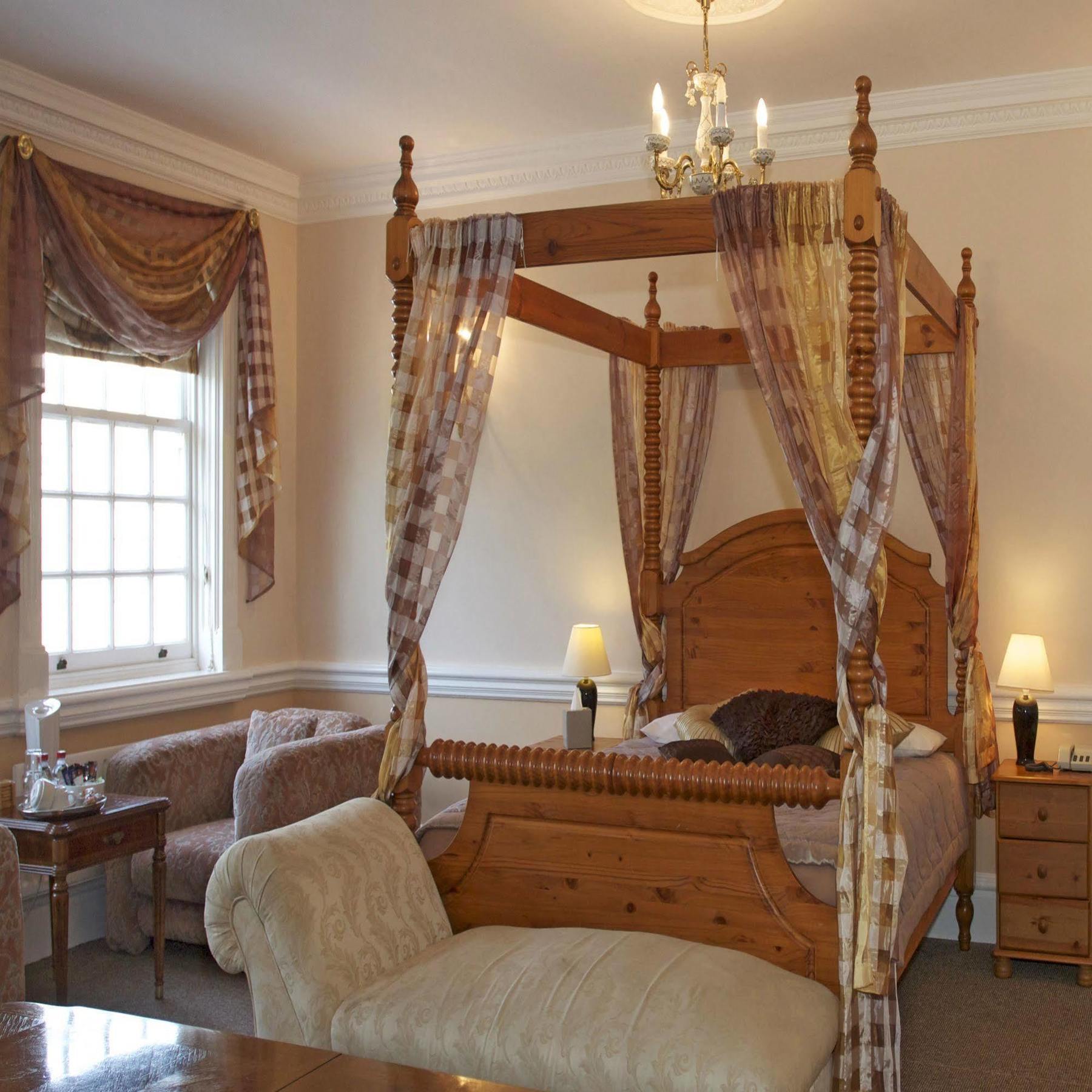 Elme Hall Hotel Уисбийч Екстериор снимка